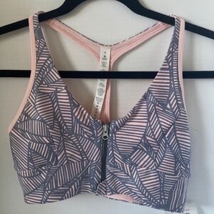 NWT lululemon athletica Pink and Gray Leaf Pattern Sports Bra 🩷🩶
